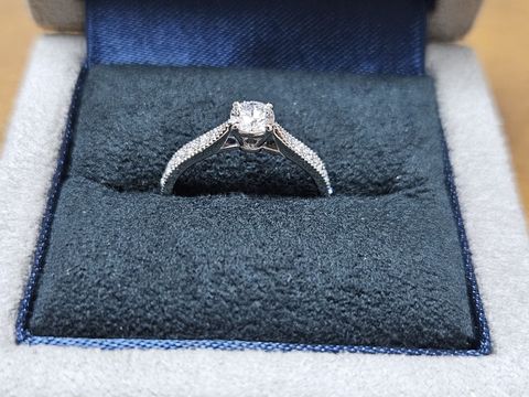 【BRILLIANCE+(ブリリアンスプラス)の口コミ】 ミルグレインの繊細さがありつつ、ダイヤモンドが目立つデザインでとても…