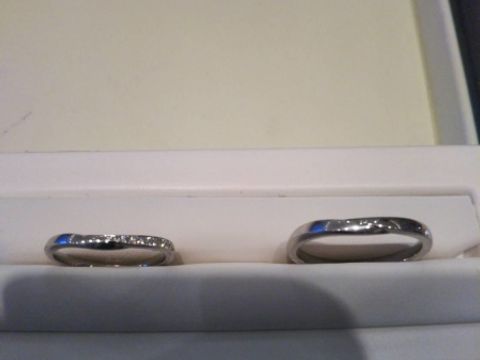 【俄(にわか)の口コミ】 ダイヤモンドが入っています。さりげなく入っているのがよかったです。ま…