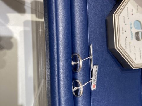 【銀座ダイヤモンドシライシの口コミ】 ダイヤモンドが全面にあるエレガントな指輪がいいとおもっていたので、こ…