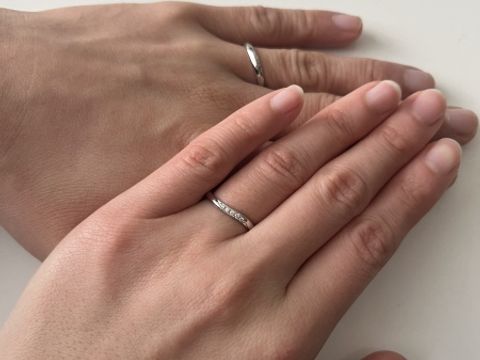 【ラザール ダイヤモンド(LAZARE DIAMOND)の口コミ】 結婚指輪は普段つけるものなのであまりダイヤがゴテゴテしてなくて嫌味じ…