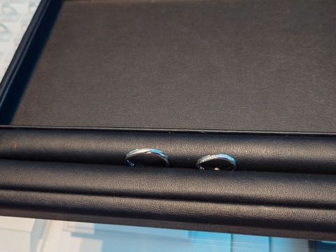 【銀座ダイヤモンドシライシの口コミ】 ウェーブデザインで、つけ心地がよく、指がきれいに見えます。素材も傷が…