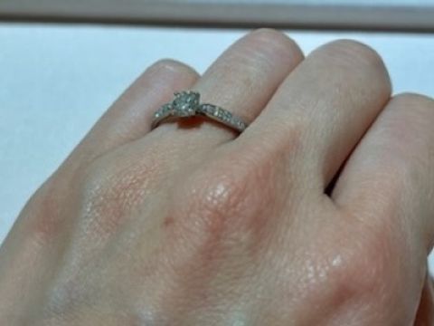 【ティファニー(Tiffany & Co.)の口コミ】 アームがプラチナで華奢に見えるものを探していたときにティファニーのハ…