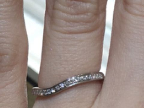 【カルティエ(Cartier)の口コミ】 ウェーブタイプが指長効果ありそうで、このようなデザインの指輪を探して…