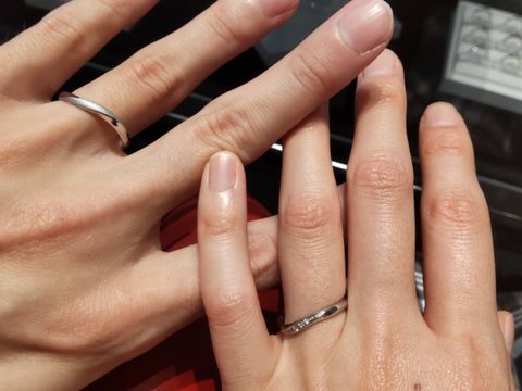 【銀座ダイヤモンドシライシの口コミ】 ウェーブでダイヤモンドが埋め込まれているデザインにあこがれがあり、選…