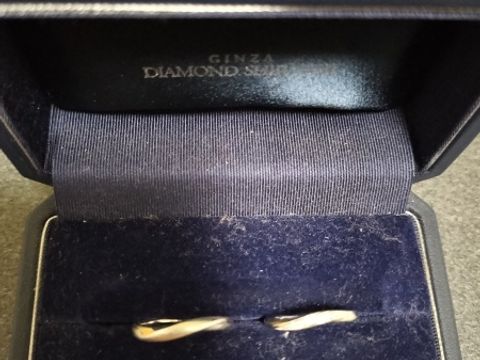 【銀座ダイヤモンドシライシの口コミ】 なだらかなウェーブが指を綺麗に見せてくれます。シンプルなデザインで飽…