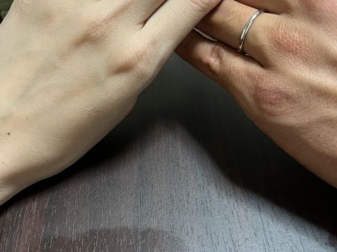 【ヴァン クリーフ＆アーペル(Van Cleef & Arpels)の口コミ】 どちらもプラチナのお素材です。
女性側は、リボンの模様に7せきのダイヤ…