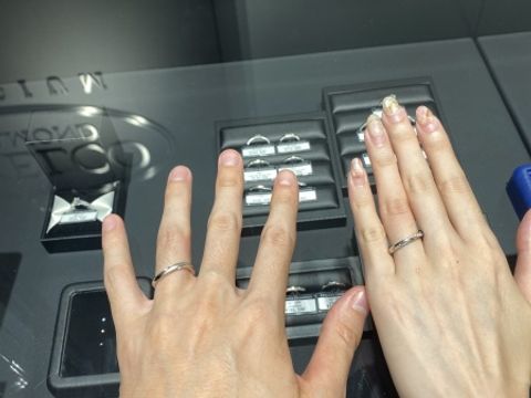 【エクセルコダイヤモンド(EXELCO DIAMOND)の口コミ】 指が細すぎる私でもちょうど良いサイズ感でした。斜めのラインが好きだっ…