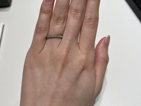 【ラザール ダイヤモンド(LAZARE DIAMOND)の口コミ】 婚約指輪と結婚指輪を重ね付けをしたく、ハーフエタニティを探していたと…