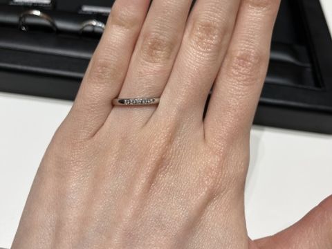 【ラザール ダイヤモンド(LAZARE DIAMOND)の口コミ】 婚約指輪と結婚指輪を重ね付けしたく、ハーフエタニティと重ね付けして似…