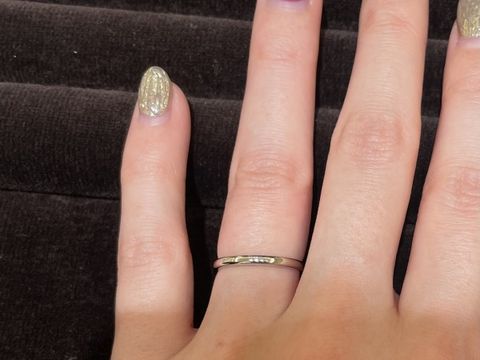 【カルティエ(Cartier)の口コミ】 ダイヤや飾りがないシンプルなタイプの結婚指輪です。カルティエに昔から…