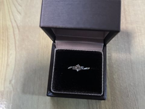 【アイプリモ(I-PRIMO)の口コミ】 シンプルな形のデザインでありながらダイヤモンドの品質やカラットも良い…