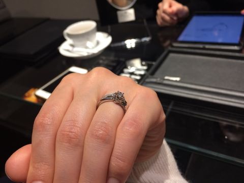 【エクセルコダイヤモンド(EXELCO DIAMOND)の口コミ】 リボンをモチーフにしていて、二人の絆が強くなるようにとの意味合いを込…