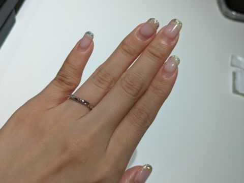 【ラザール ダイヤモンド(LAZARE DIAMOND)の口コミ】 斜めのラインを指輪に入れたくて紹介していただいた指輪です。真ん中にダ…