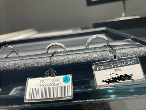 【エクセルコダイヤモンド(EXELCO DIAMOND)の口コミ】 とにかく華やかで、小さなダイヤモンドが敷き詰められたパヴェリングが可…