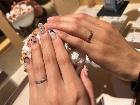 【ブルガリ(BVLGARI)の口コミ】 シンプルなvカットですが、小粒のダイヤが2連になっているので光をたくさ…