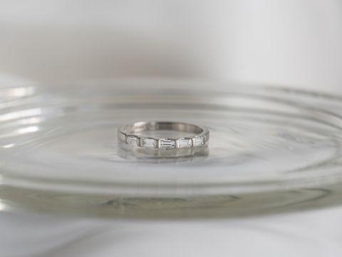 【Cayof(カヨフ)の口コミ】 シンプルかつ綺麗なデザインに一目惚れしました
立体的なダイヤの台が付い…