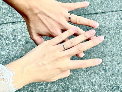 【俄(にわか)の口コミ】 若干Ｖの字の形をしているので、指が細く見えるところが気に入っているポ…