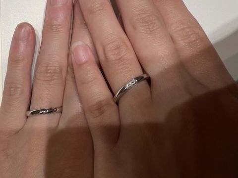 【ラザール ダイヤモンド(LAZARE DIAMOND)の口コミ】 甲丸のプラチナリングでダイヤ付きを探していました。
パッと見はシンプル…