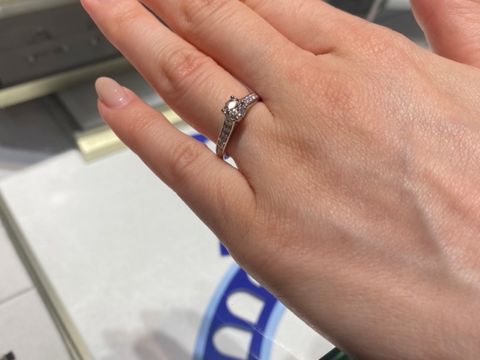 【ヴァン クリーフ＆アーペル(Van Cleef & Arpels)の口コミ】 定番のパヴェタイプの指輪で探していましたが、デザイン、太さ、厚み、着…