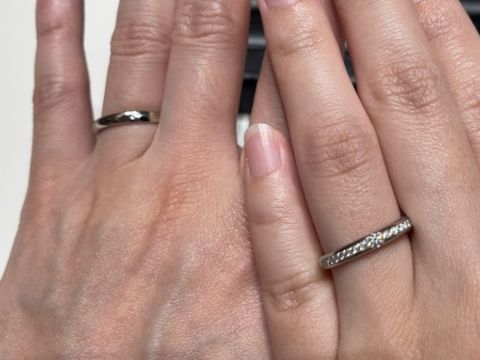 【ラザール ダイヤモンド(LAZARE DIAMOND)の口コミ】 一線にメレダイヤ、中心に大きめのダイヤが入っていて、エタニティより控…