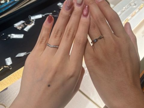 【ショーメ(CHAUMET)の口コミ】 とにかく着けててテンションが上がるリングにしました。
丸のエンゲージと…