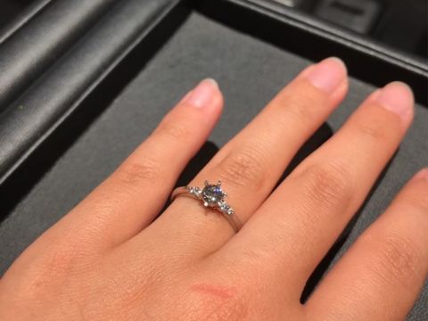 【エクセルコダイヤモンド(EXELCO DIAMOND)の口コミ】 少しアンティークなデザインもあり、ミル打ちの指輪なども見せていただき…