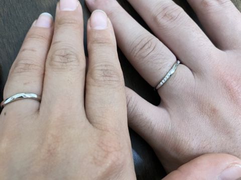 【アイプリモ(I-PRIMO)の口コミ】 新郎の指輪は、男性用ではなく、女性用の指輪をサイズアップしたもの。ダ…