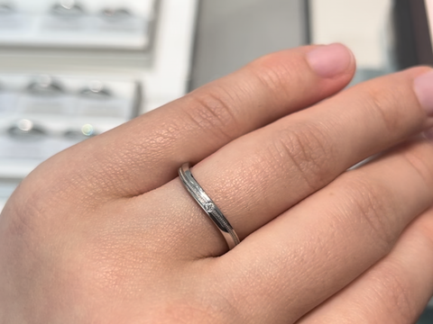 【アイプリモ(I-PRIMO)の口コミ】 水かきが広いようで、S字カーブの指輪の方が試着した際にしっくりきました…