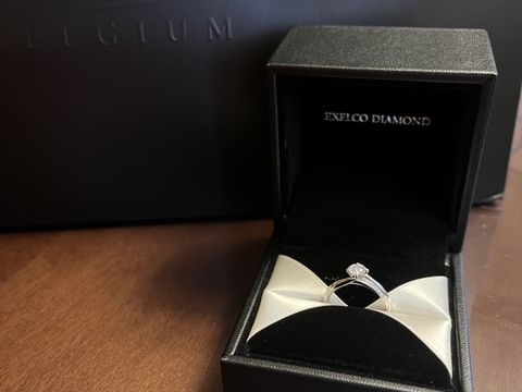 【エクセルコダイヤモンド(EXELCO DIAMOND)の口コミ】 指輪を横から見るとダイアの先が綺麗に尖って見えるところがお気に入りで…