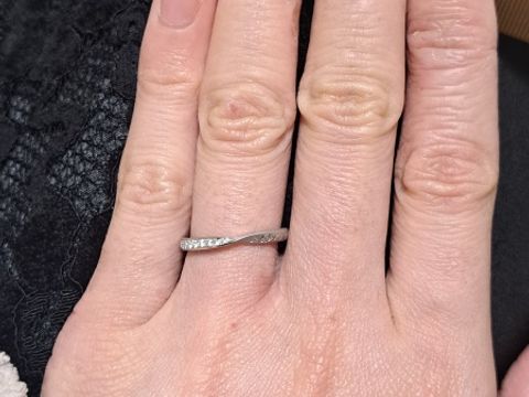 【ケイウノ ブライダル(K.UNO BRIDAL)の口コミ】 アレンジ次第でどんな表情にもなるデザインだと思います。私は右側にバラ…