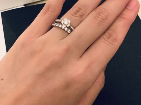 【シャネル(CHANEL)の口コミ】 とにかくダイヤの台座がカメリア の花の形を模していて、とてもかわいい上…