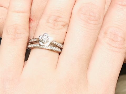 【グラフ(GRAFF)の口コミ】 ねじりのデザインを取り入れたフルエタニティです。
このリングの素晴らし…