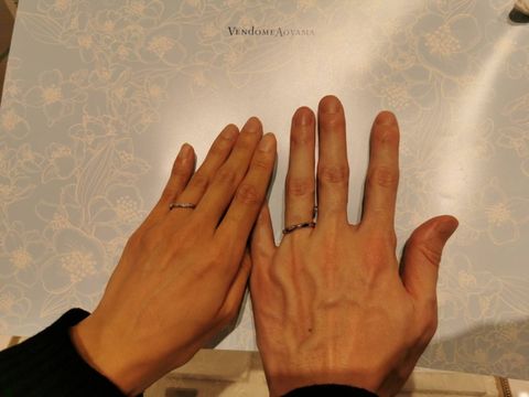 【ヴァンドーム青山(VENDOME AOYAMA)の口コミ】 V字のリングを探していましたが、ウェーブを試着してみて指が長くきれいに…