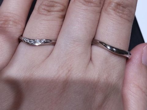 【ラザール ダイヤモンド(LAZARE DIAMOND)の口コミ】 こちらはベイリッジという名前の指輪で、V字のリングにダイヤモンドがあし…