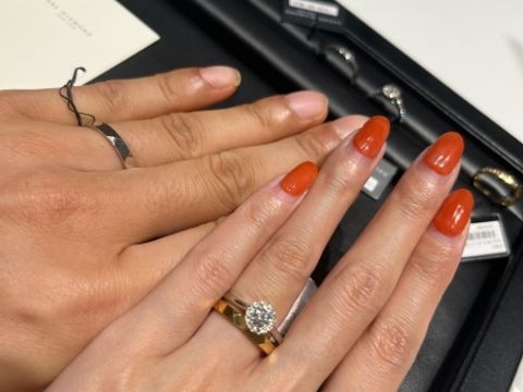【ラザール ダイヤモンド(LAZARE DIAMOND)の口コミ】 婚約指輪はメレダイヤで華やかさがあるデザインを探していました。指輪の…
