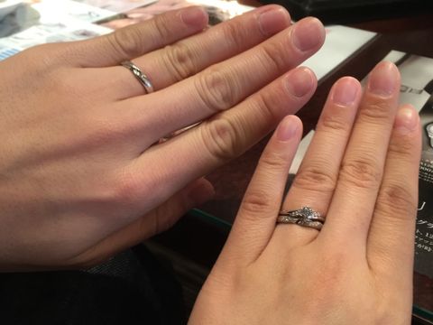 【JEWELRY  KAMATA(ジュエリーかまた)の口コミ】 婚約指輪に合わせたＳ字のラインで、指を綺麗に見せてくれます。天の川も…
