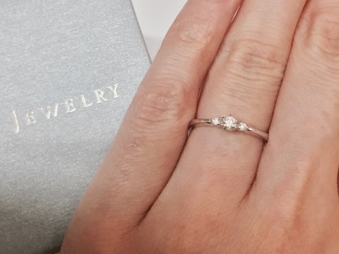 【STAR JEWELRY(スタージュエリー)の口コミ】 シンプルでオーソドックスな婚約指輪を探していました。最終的には彼が選…