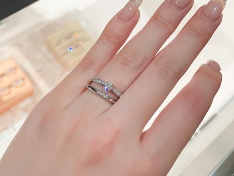 【ティファニー(Tiffany & Co.)の口コミ】 ストレートのデザインのハーフエタニティ。
爪の高さもしっかりあるタイプ…