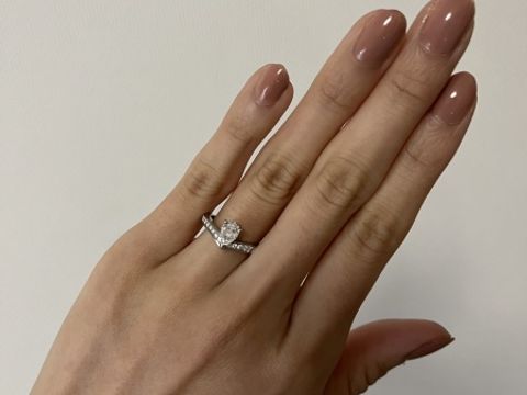 【ショーメ(CHAUMET)の口コミ】 ティアラをイメージされていて、デザインがとても美しいです。指にフィッ…