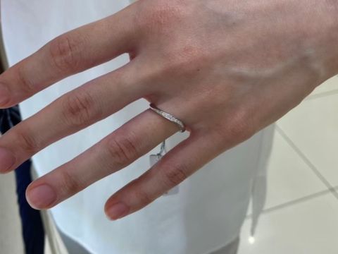 【アイプリモ(I-PRIMO)の口コミ】 ウェーブラインがきれいです。特に小指に繋がるラインが特に気に入りまし…