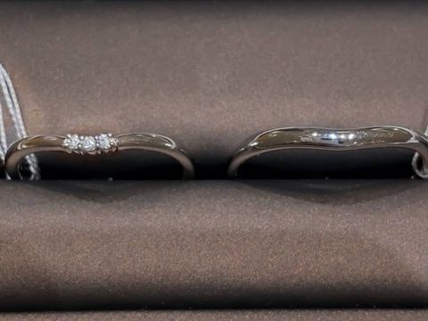 【アイプリモ(I-PRIMO)の口コミ】 シンプルなV字の指輪を探していて、こちらのナパイアという名前の指輪を紹…