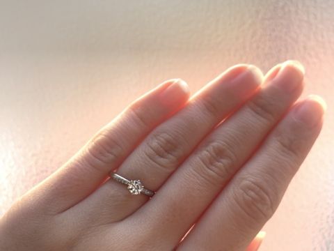 【PORTADA(ポルターダ)の口コミ】 軽くて付け心地がすっごく良いです！
元々婚約指輪はゴージャスなものより…