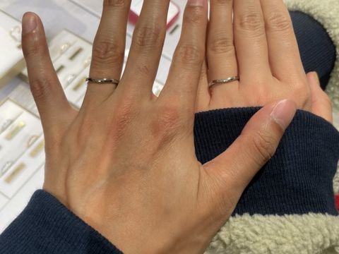 【カルティエ(Cartier)の口コミ】 湾曲したらデザインが特徴的です。指が長く見えるので気に入りました。夫…