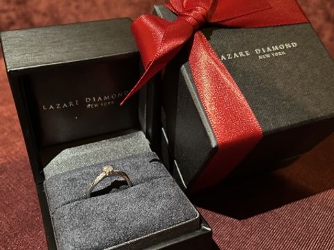 【ラザール ダイヤモンド(LAZARE DIAMOND)の口コミ】 どこから見てもダイヤモンドの輝きが目立つデザインでとても気に入ってい…