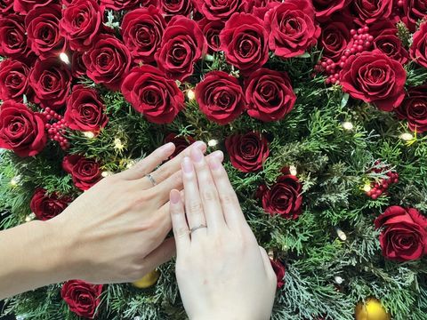 【ラザール ダイヤモンド(LAZARE DIAMOND)の口コミ】 小ぶりなダイヤモンドが4つ入り、全体的に輝きを見せてくれるようなデザイ…