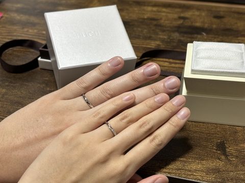 【LUCIE(ルシエ)の口コミ】 半分はダイアモンドが並んでいて、半分はついていないデザインです。あま…