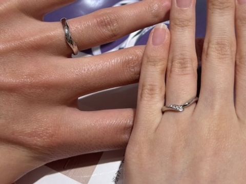 【俄(にわか)の口コミ】 V字のデザインでキラキラしていて素敵でした。プラチナとプラチナゴールド…