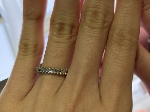 【ヴァン クリーフ＆アーペル(Van Cleef & Arpels)の口コミ】 デザインが個性的でとても可愛らしい指輪だと感じました。ヴァンクリーフ…