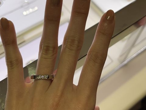 【ヴァン クリーフ＆アーペル(Van Cleef & Arpels)の口コミ】 指輪は厚みがあり存在感を感じますが、リボンのようなデザインでダイヤが…