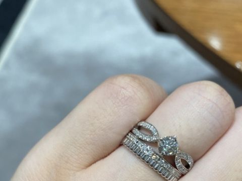 【ブシュロン(BOUCHERON)の口コミ】 個性的なデザインに惹かれて、着用させていただきました。
ブシュロンの指…